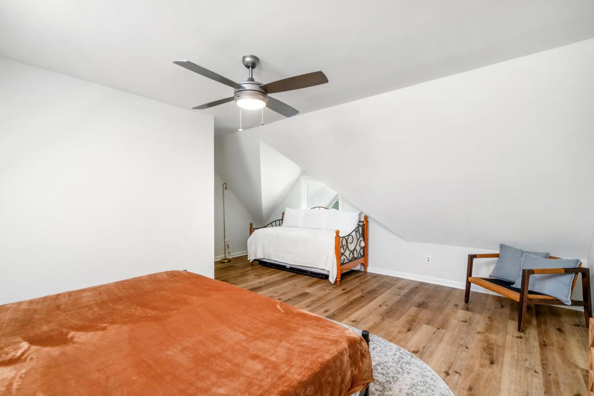 Remodeled And New - Walk To Downtown Auburn Apartment Екстериор снимка