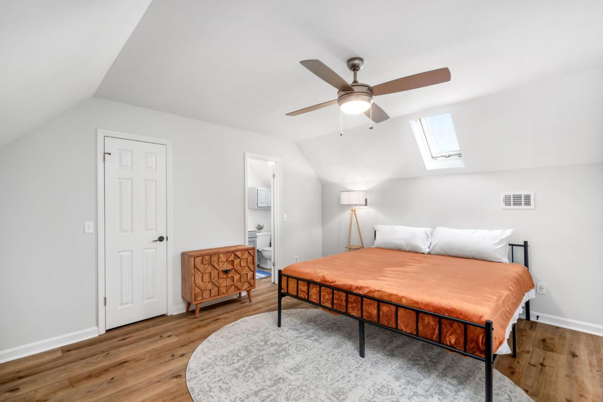 Remodeled And New - Walk To Downtown Auburn Apartment Екстериор снимка