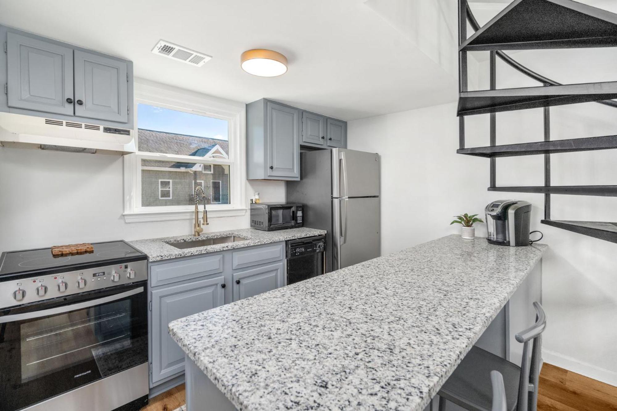 Remodeled And New - Walk To Downtown Auburn Apartment Екстериор снимка